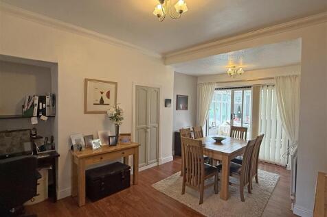 Dining room v4.jpg