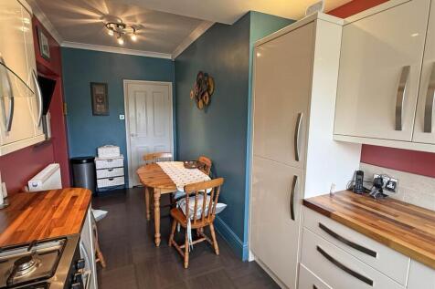 Kitchen v2.jpg