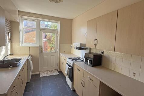Kitchen v2.jpg