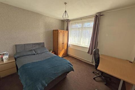 Bedroom 1.jpg