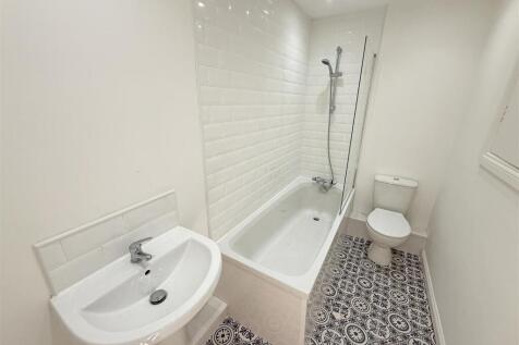George Stephenson Way Bathroom.jpg