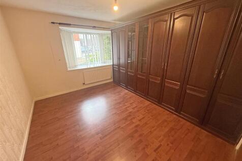 Bedroom 1.jpg