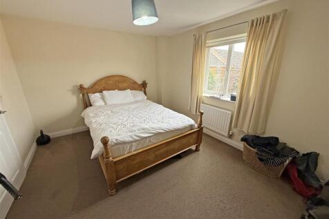 Bedroom 1.jpg