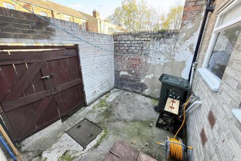 Wilberforce Yard.jpg