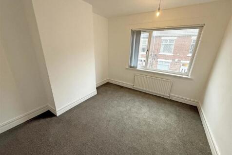 Elsdon Terrace Front Bedroom.jpg