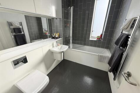 Smiths Dock Bathroom.jpg