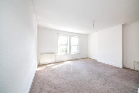 Front Large Bedroom 