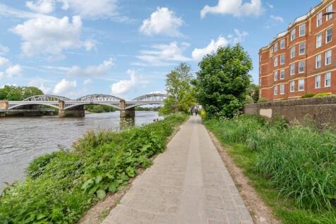 Exterior/Riverside