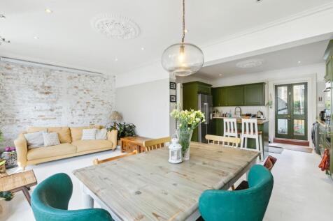 Reception/Kitchen