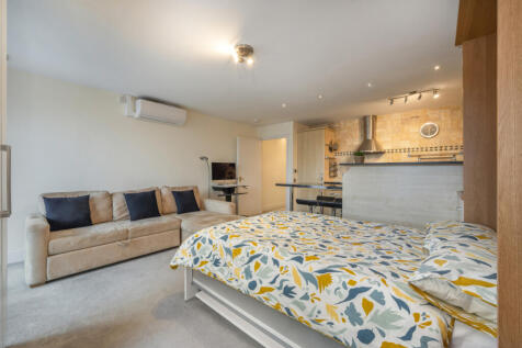 Reception-Bedroom
