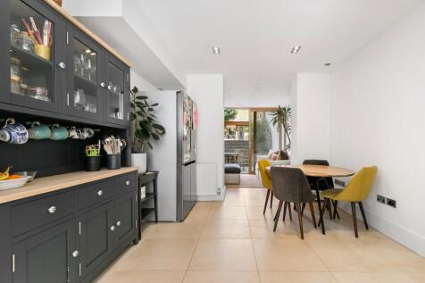 Kitchen / Dining
