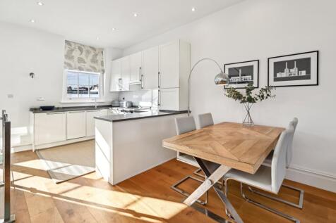 Kitchen/ Dining Area