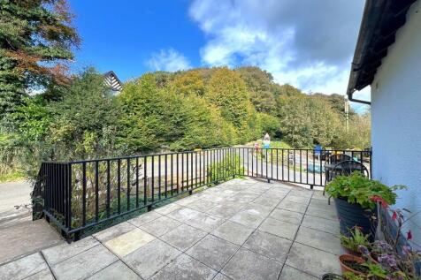 top floor flat pa...