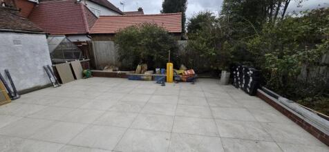 Rear patio garden