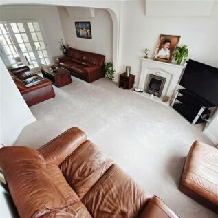 Lounge Front Aspect