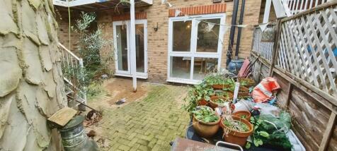 Courtyard garden