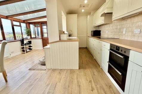 Conservatory/Dining Area