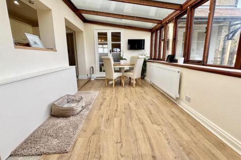 Conservatory/Dining Area