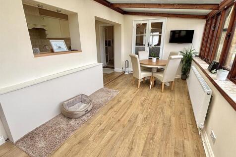 Conservatory/Dining Area