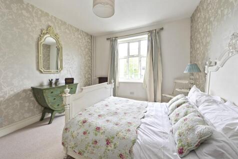 Bedroom alt view