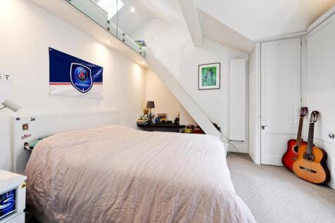 Bedroom alt view