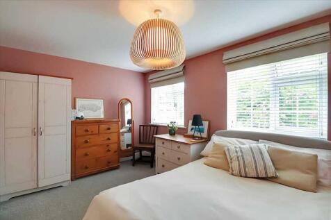 DOUBLE BEDROOM