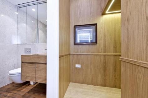 Shower Room and Dres