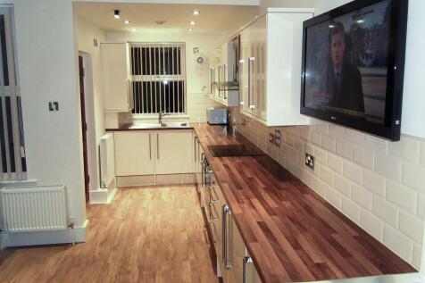9 Bruce Road Kitchen.jpg