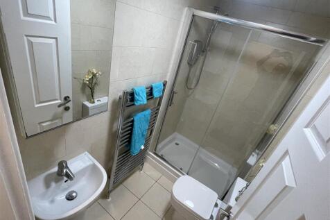 9 BR Shower Room (4).JPG