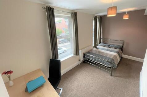 9 Bruce Road Bedroom 2.jpeg