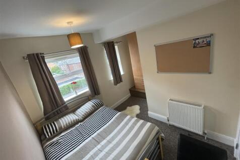 9 Bruce Road Bedroom 3.JPG