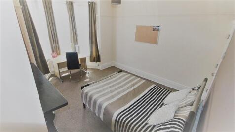 32 Hunter House Road Bedroom 1.jpg