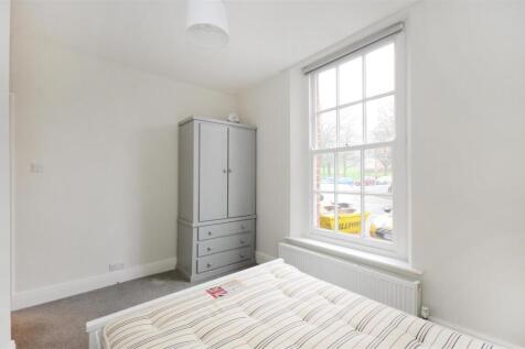 Bedroom 1 (2).JPG
