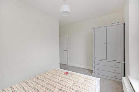 Bedroom 1 (1).JPG