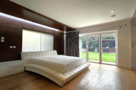 Bed1.jpg