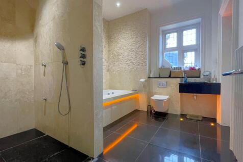 Bathroom.n.jpg