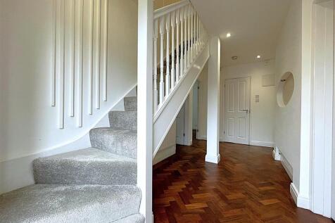 Hallway1.jpg