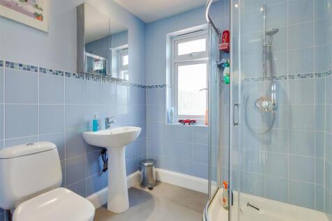 14_Bathroom-0.jpg
