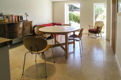 DINING / SITTING