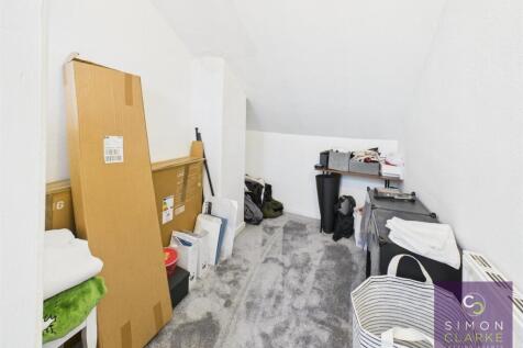 CAM03369G0-PR0229-STILL012.jpg
