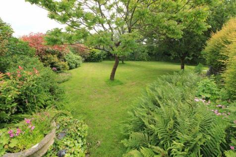 secluded main garden
