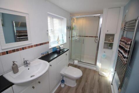 Cloakroom/shower room