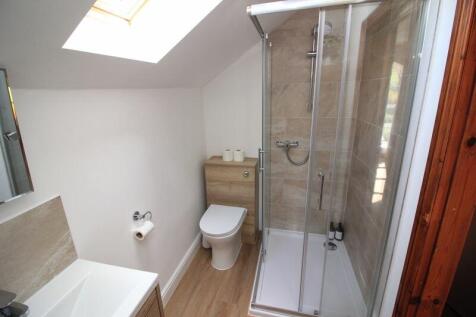 En suite bedroom 2