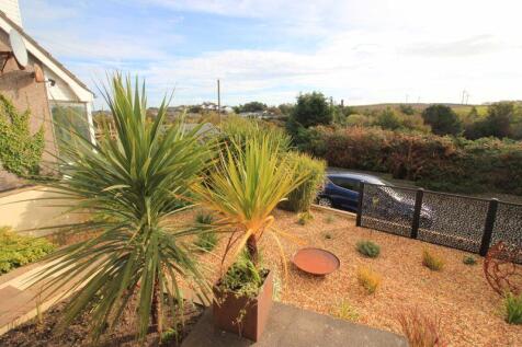 Front garden and aspect