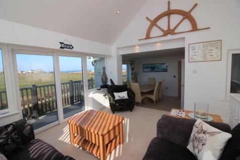 Sun lounge and dining room