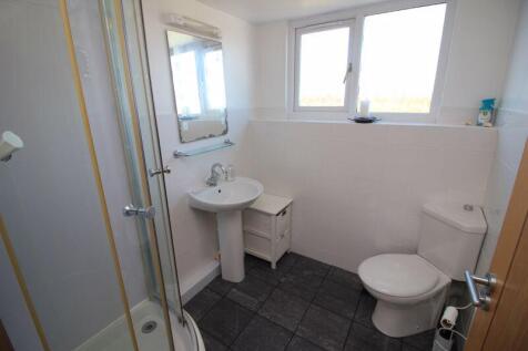 f/f shower room