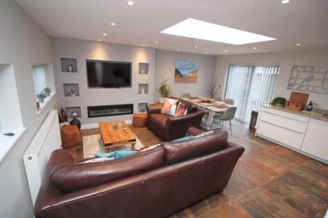 Open plan lounge dining room and kitchen