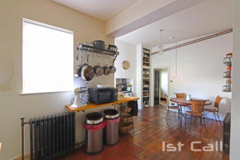 Kitchen/ Breakfast Room