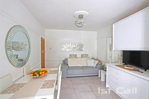 Kitchen/ Living Room