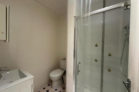Shower Room.jpg